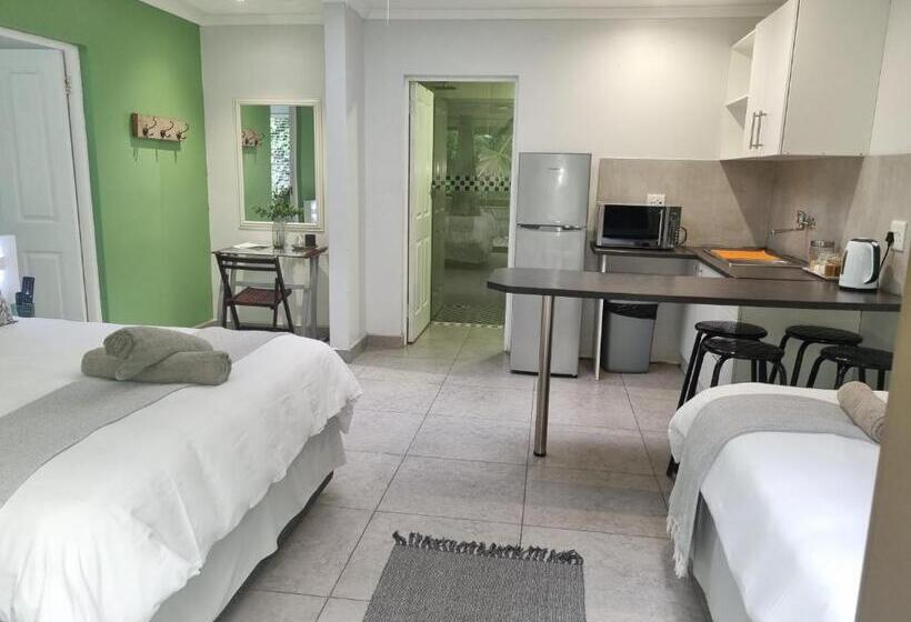 بنسيون Eland Place Self Catering Guest House