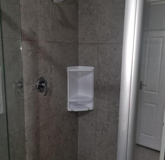 بنسيون Eland Place Self Catering Guest House