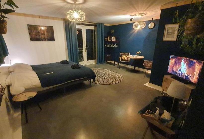 ベッドアンドブレックファースト De Remise