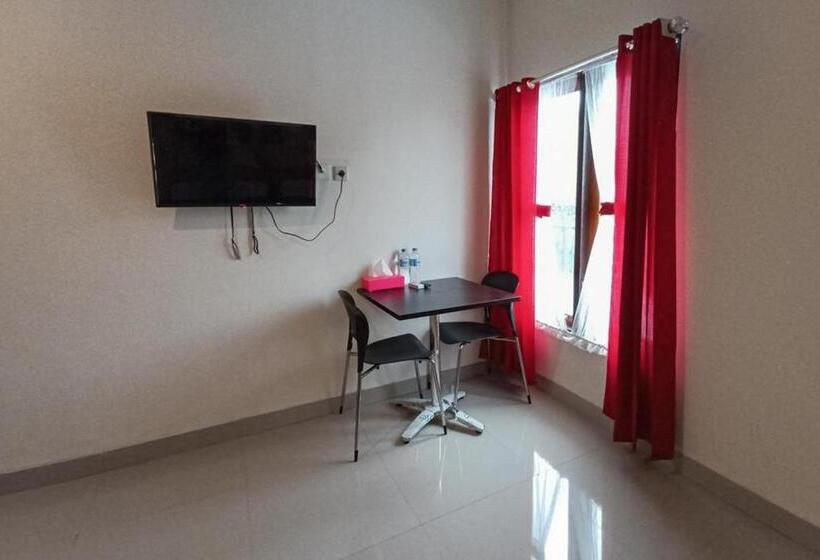 فندق Reddoorz Syariah Near Sentani City Square