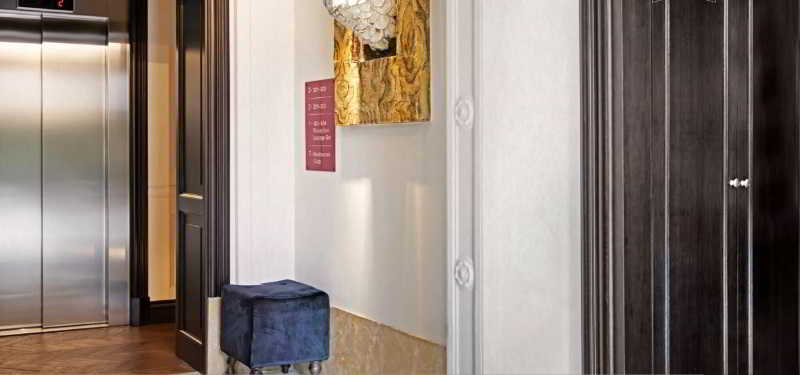 مسافرخانه The Corner Roma