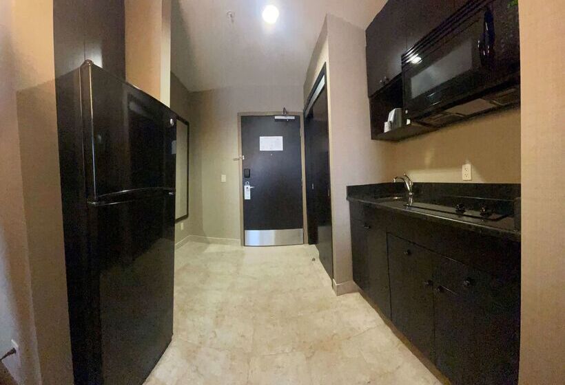 ホテル Best Western Plus Okotoks Inn & Suites