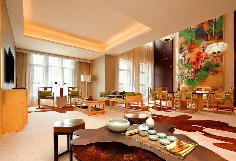 Отель Four Points By Sheraton Luohe