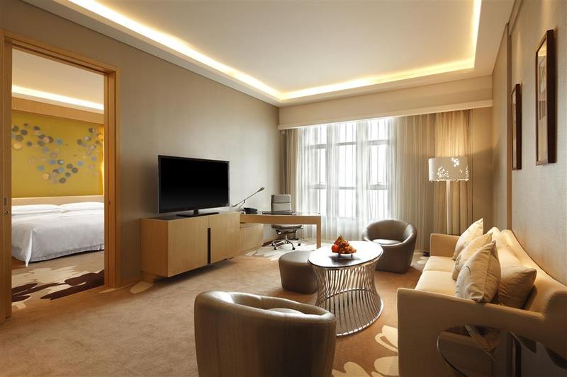 Отель Four Points By Sheraton Luohe