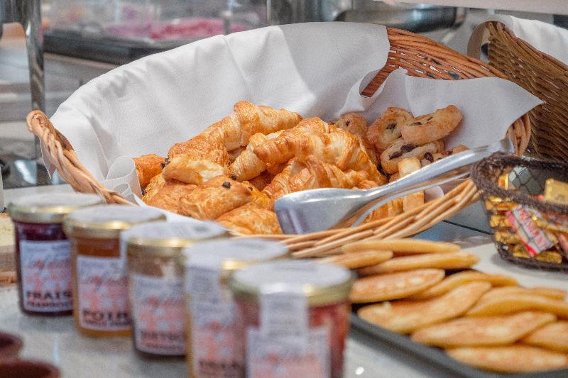 호텔 Logis Hôtel L Orée De Chartres   Barjouville