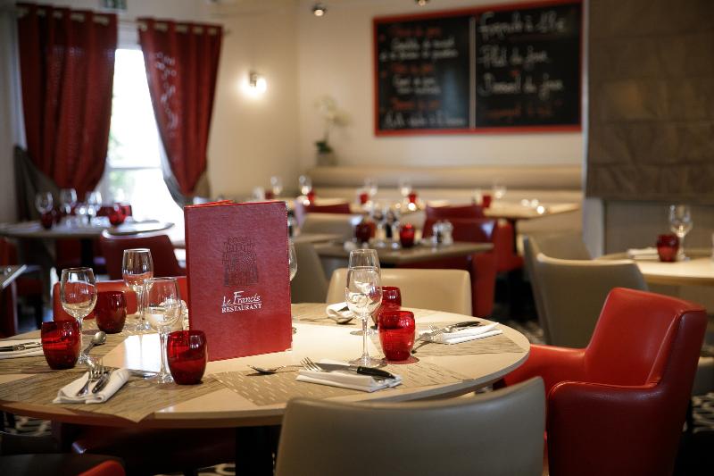 호텔 Logis Hôtel L Orée De Chartres   Barjouville