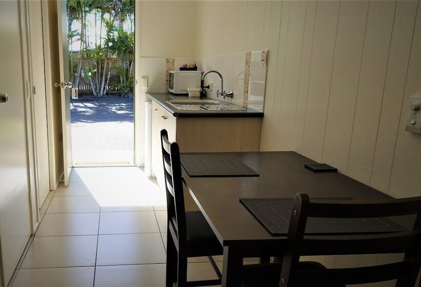 מוטל Pacific Palms Motor Inn