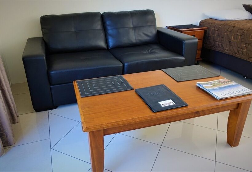 מוטל Pacific Palms Motor Inn