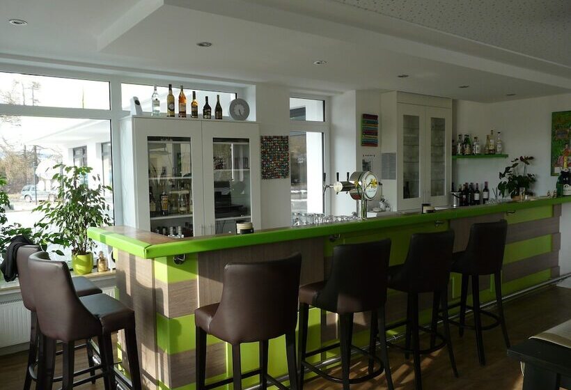 فندق Eifel Gasthof Kleefuß