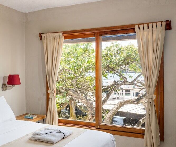 هتل Blu Galapagos Sustainable Waterfront Lodge