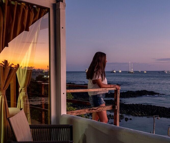 هتل Blu Galapagos Sustainable Waterfront Lodge