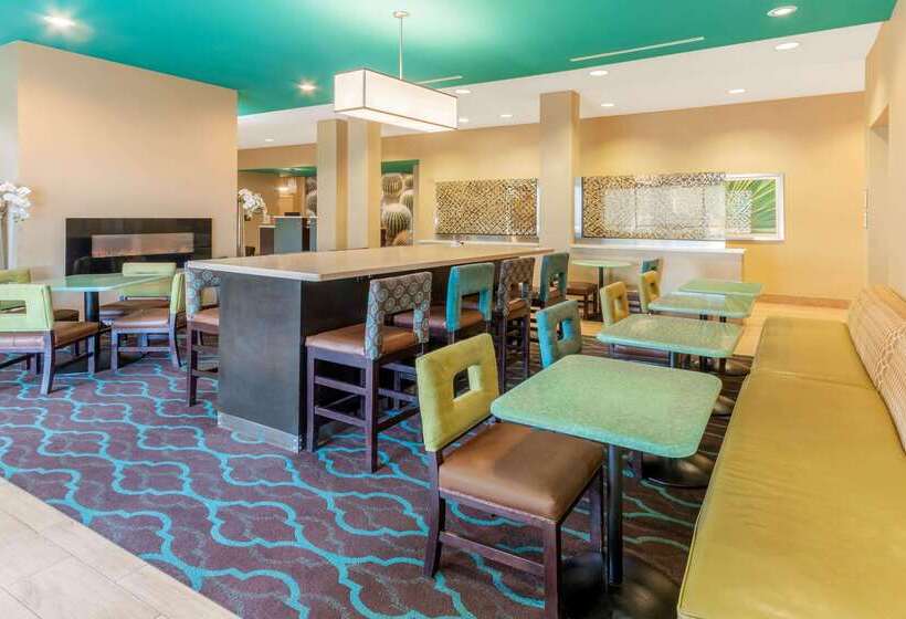 هتل La Quinta By Wyndham Carlsbad