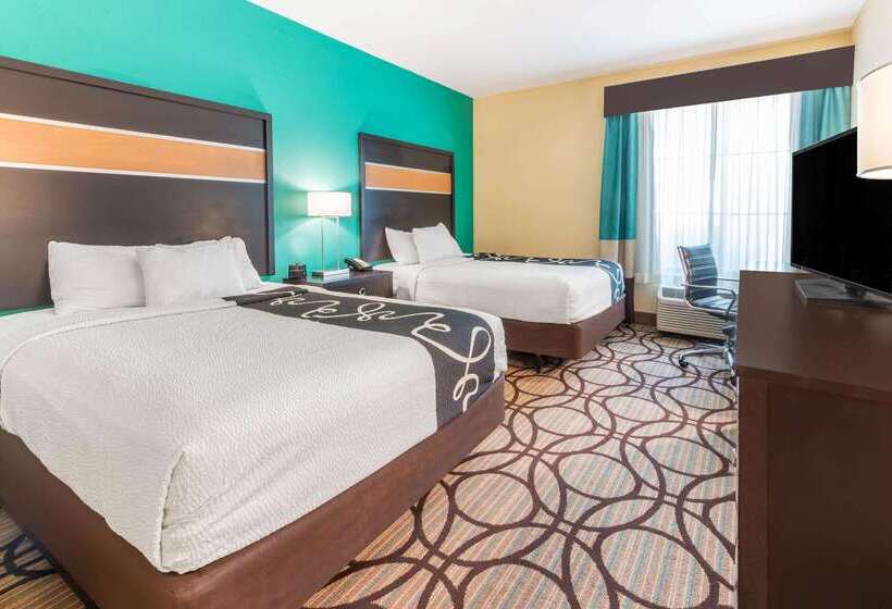 هتل La Quinta By Wyndham Carlsbad