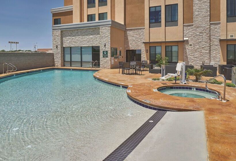 هتل La Quinta By Wyndham Carlsbad