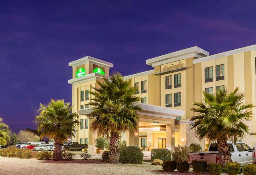 هتل La Quinta By Wyndham Carlsbad