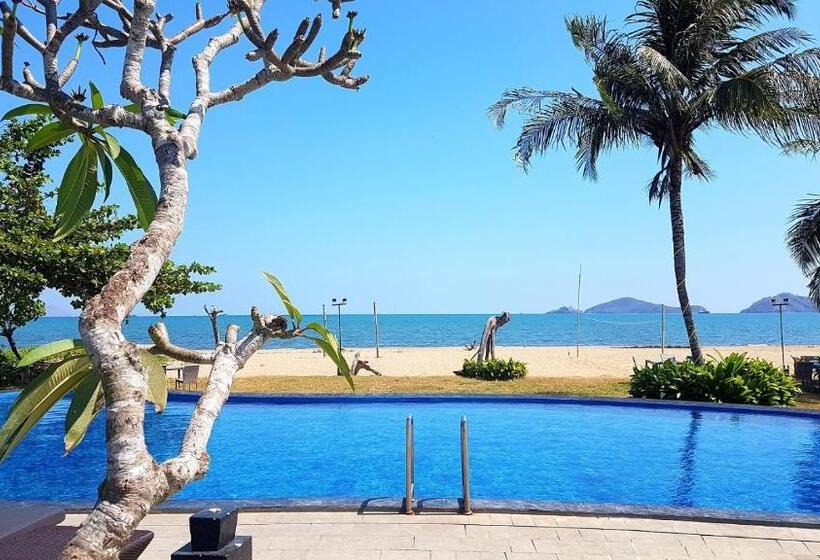 هتل Luwansa Beach