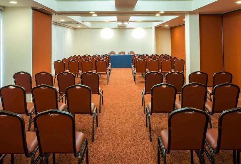 Отель Mision Express Queretaro