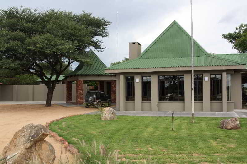 בית מלון כפרי Otjiwa Safari Lodge