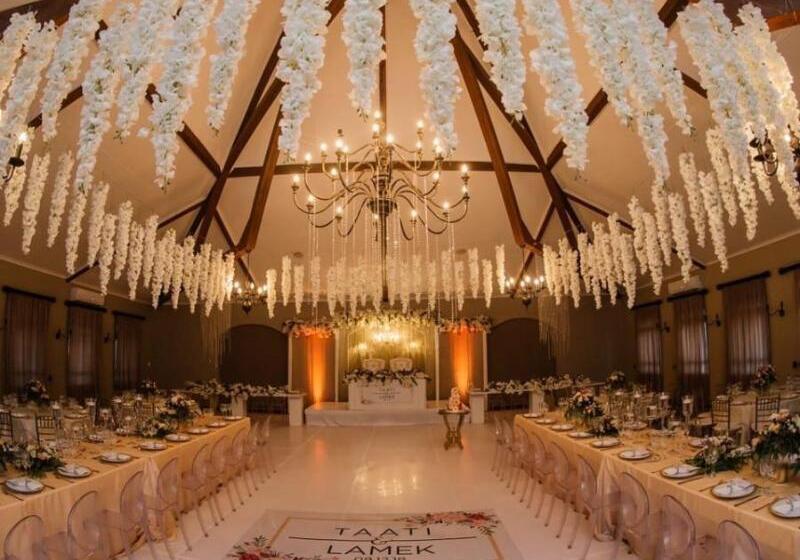 בית מלון כפרי Otjiwa Safari Lodge