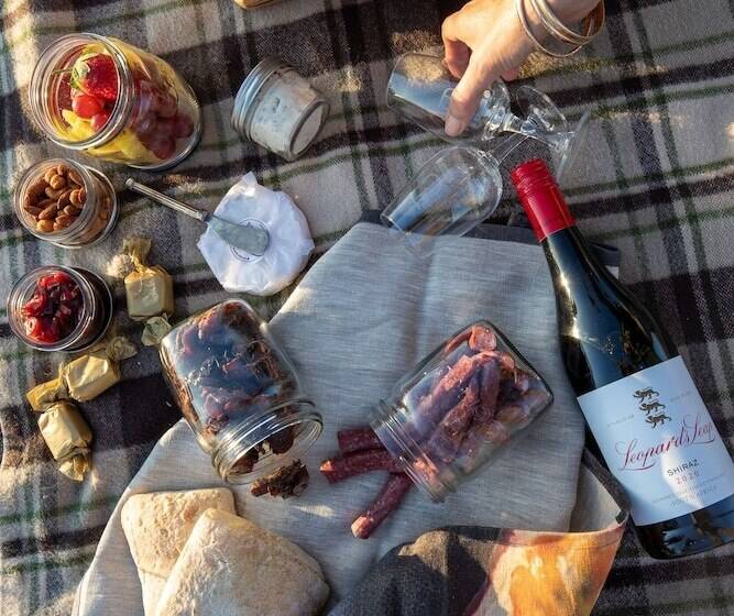 בית מלון כפרי Otjiwa Safari Lodge