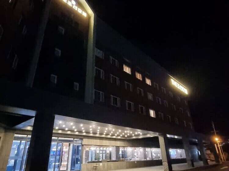 فندق Ramada By Wyndham Suanbo