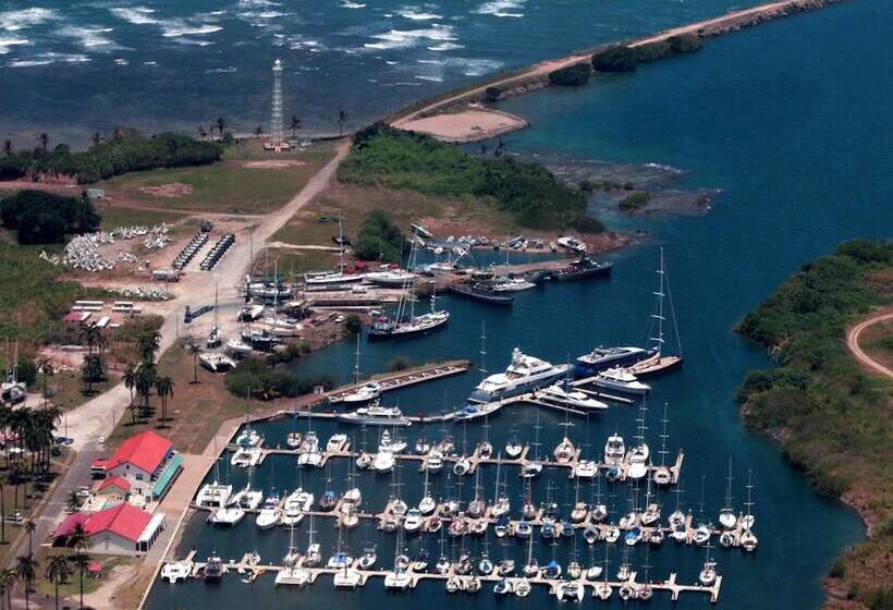 Marina Hotel At Shelter Bay