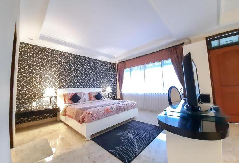 استراحتگاه Royal Hotel And Villa Batu