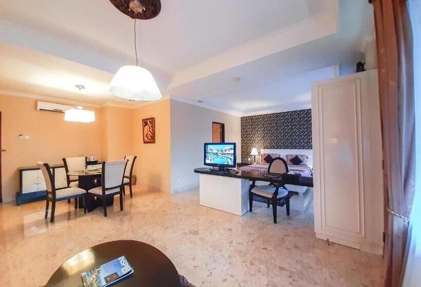 استراحتگاه Royal Hotel And Villa Batu