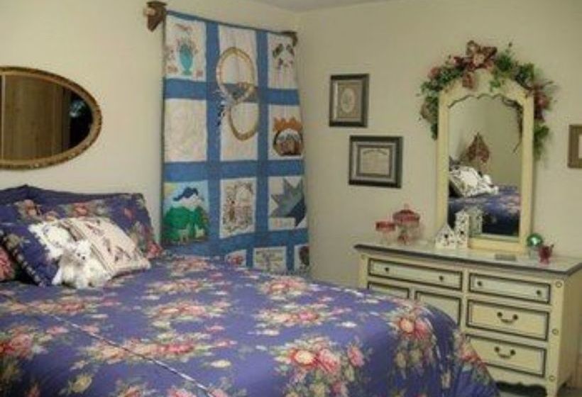 Sandy Salmon Bed & Breakfast Lodge