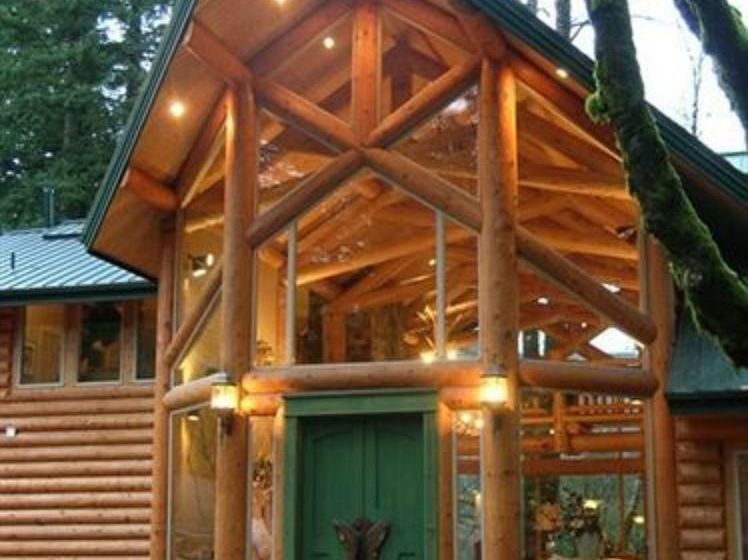 Sandy Salmon Bed & Breakfast Lodge