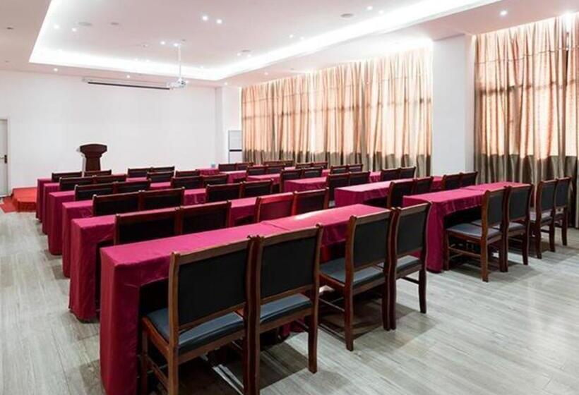 Отель City Comfort Inn Xiangyang Minfa World City Minfa Plaza