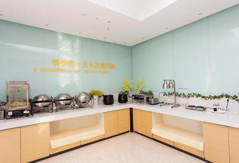 Отель City Comfort Inn Xiangyang Minfa World City Minfa Plaza