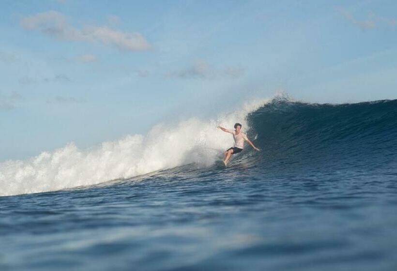 הוסטל Batu Rundung Surf Resort