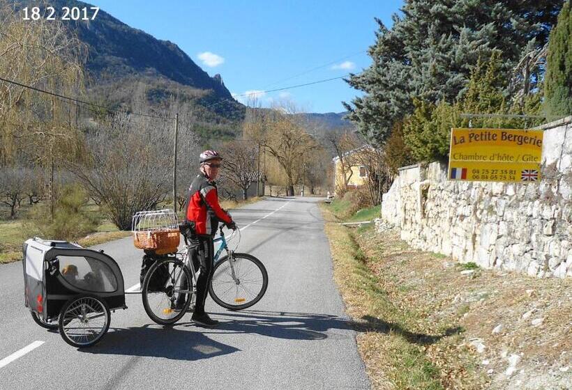 膳宿费 La Petite Bergerie In Drôme Provençale