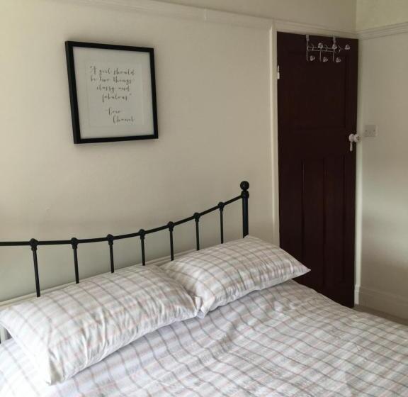 住宿加早餐  Dunedin House Nedderton Village Bedling