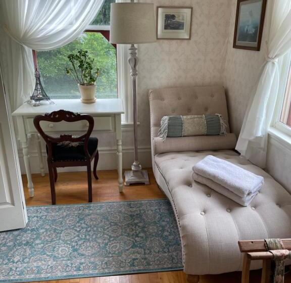 Guilford Bed And Breakfast