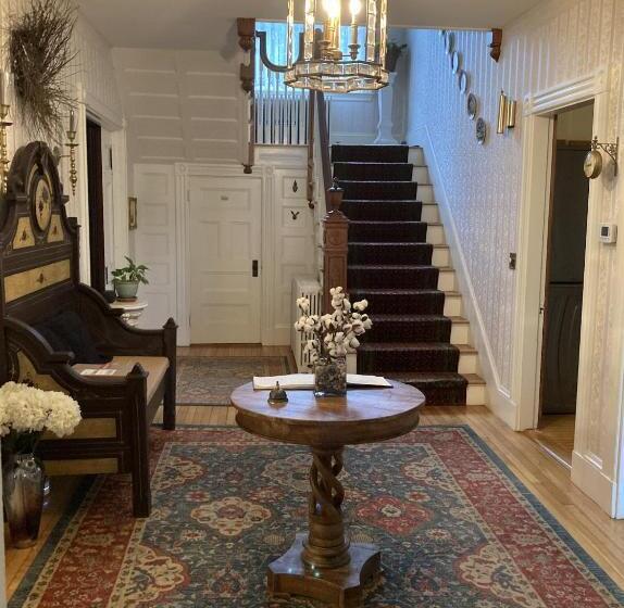 Guilford Bed And Breakfast