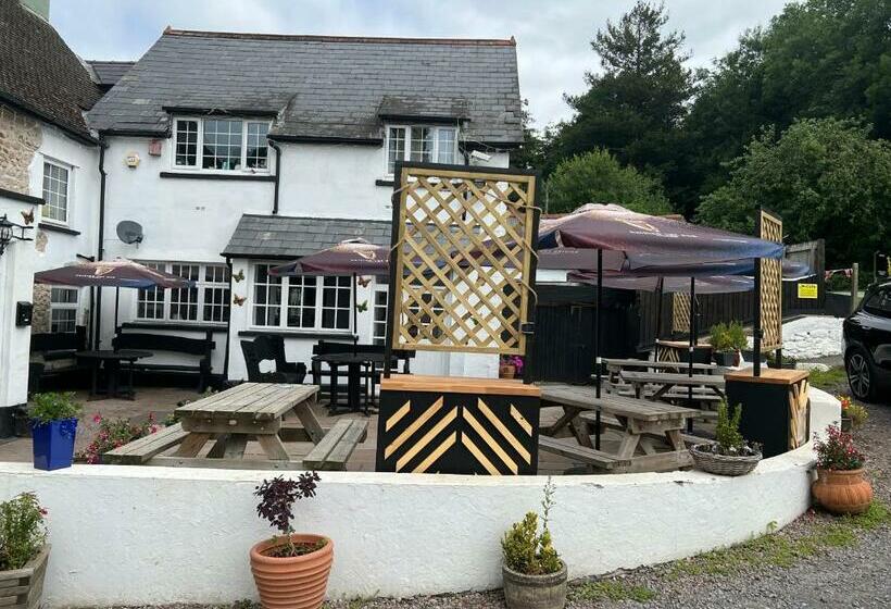酒店 Chainbridge Usk Riverside Gastro Pub And Accommodation