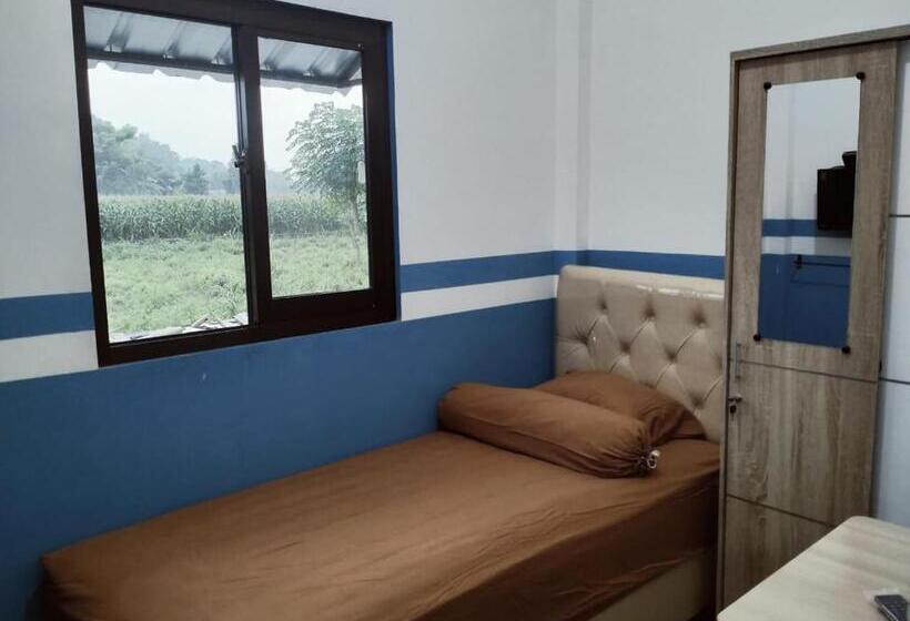 ホテル Penginapan Banyu Biruku