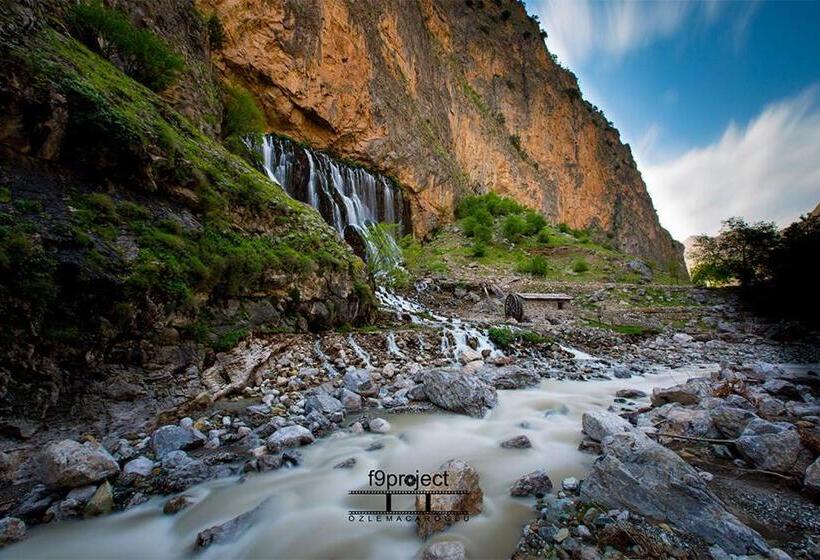 استراحتگاه Kapuzbaşı şelalesi Baştürk Dinlenme Tesisleri