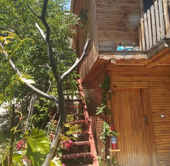 استراحتگاه Kapuzbaşı şelalesi Baştürk Dinlenme Tesisleri