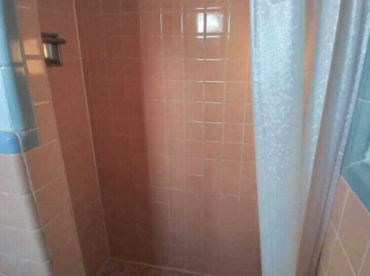 בית מלון כפרי Oyo Sandman Inn