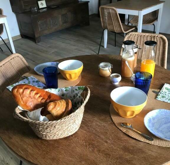 مبيت وإفطار Escale De Gerbold