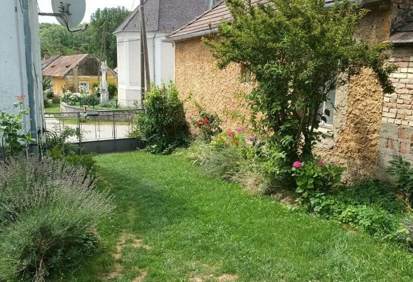 ペンション Levendula Apartman