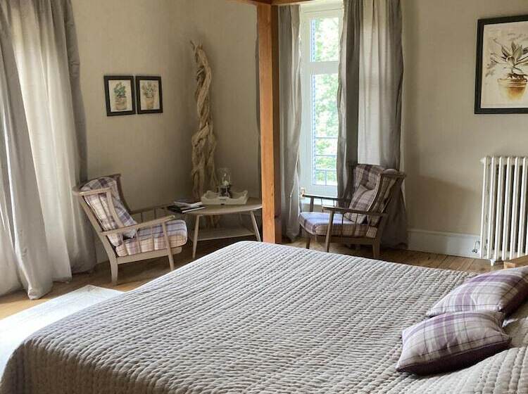 住宿加早餐  Chateau Tout Y Fault