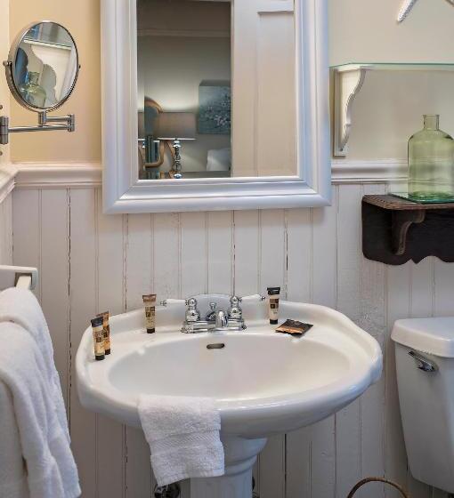 مبيت وإفطار Clementine S Guest House & Vacation Rentals