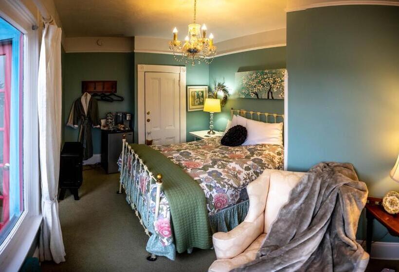 مبيت وإفطار Clementine S Guest House & Vacation Rentals