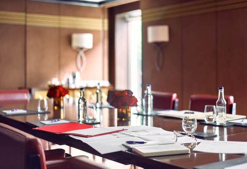 בית מלון כפרי 45 Park Lane  Dorchester Collection