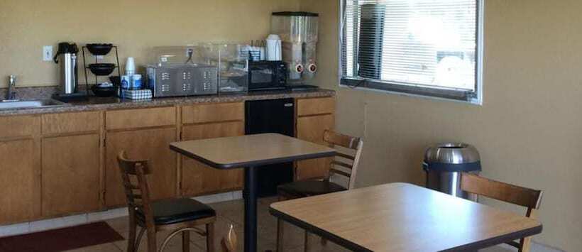 בית מלון כפרי Americas Best Value Inn Schulenburg