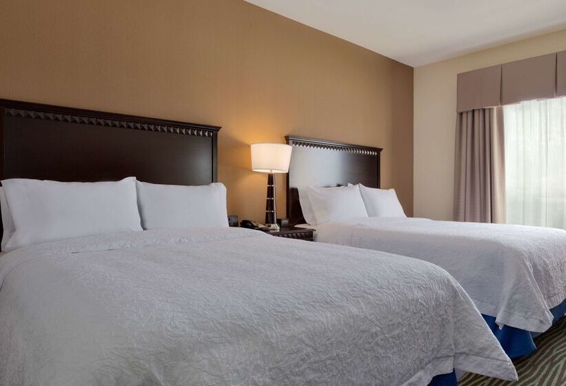 בית מלון כפרי Hampton Inn & Suites Parkersburg Downtown